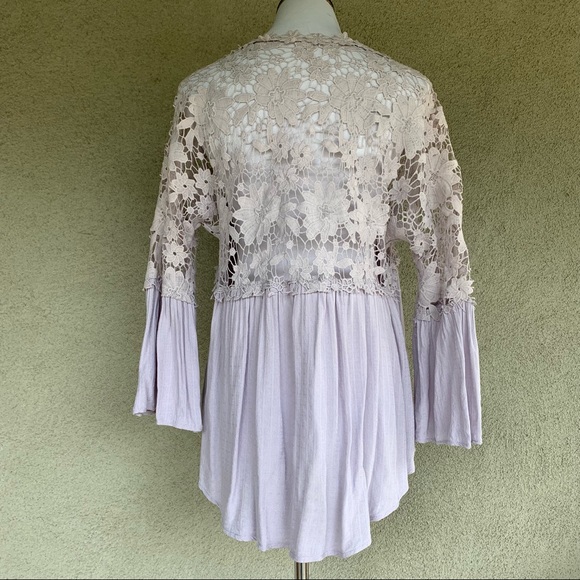 🔥5/$20🔥 Lace Light Lavender Blouse size L - Picture 6 of 12